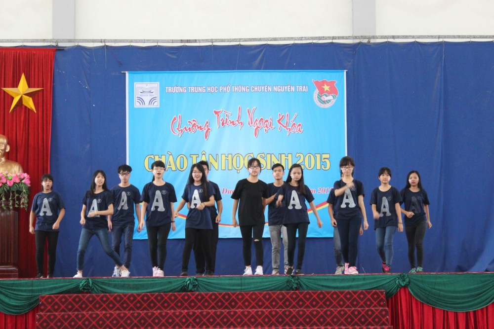 Sôi động văn nghệ 12 khối chuyên
